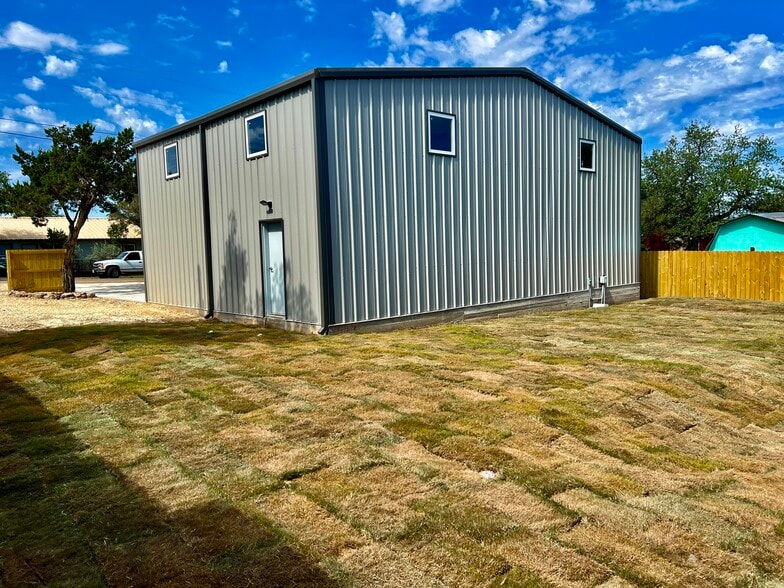 More Photos Of 25102 Whitney Dr, Spicewood Warehouse For Sale