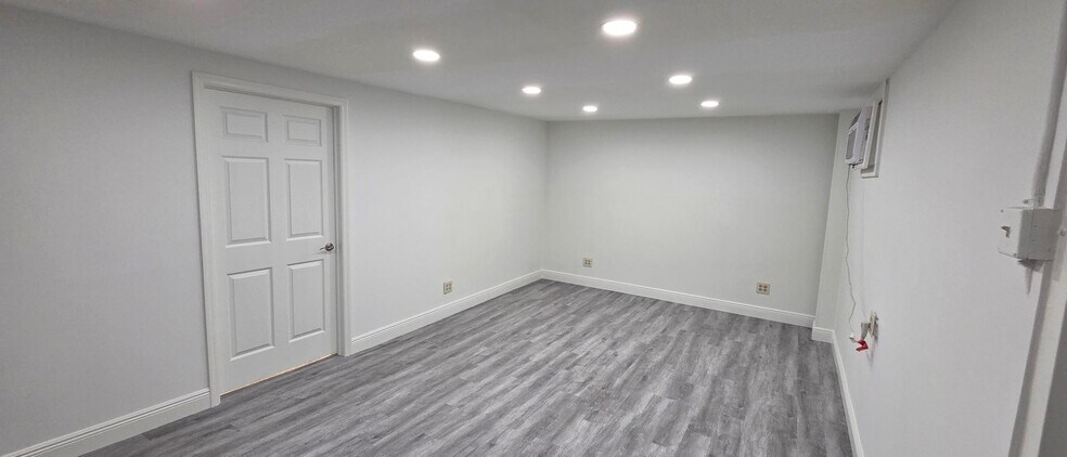 More Photos Of 1133 Industrial Blvd, Naples Manufacturing For Lease