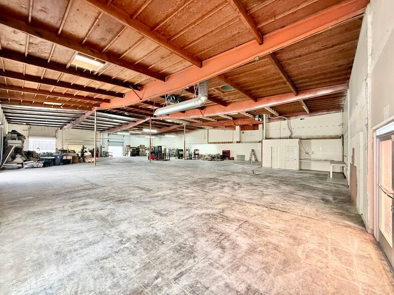 More Photos Of 13902 West St, Garden Grove Warehouse For Lease