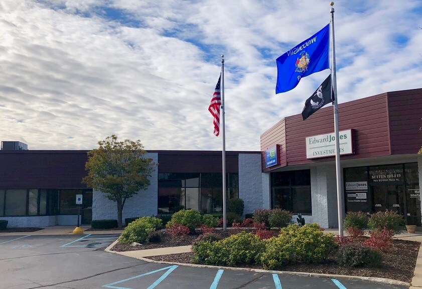 Primary Photo Of N64 W24801 Main St, Sussex Medical For Lease