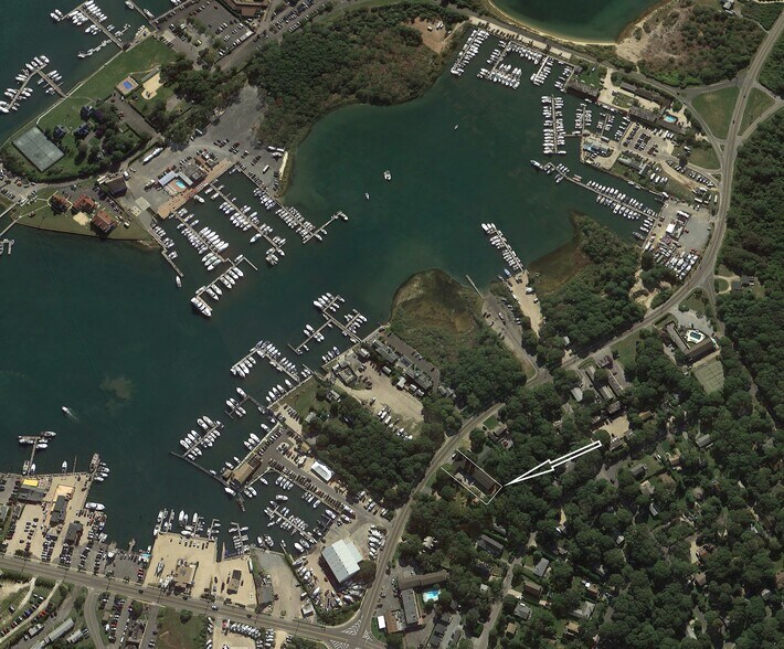 More Photos Of 411 W Lake Dr, Montauk Hotel For Sale