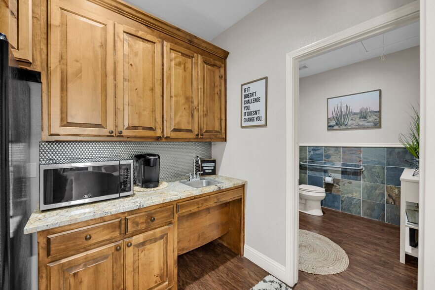 More Photos Of 550 N Walnut Creek Dr, Mansfield Office Residential For Sale