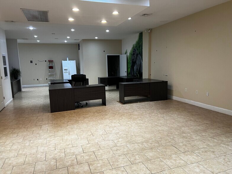 More Photos Of 3430 Merrick Rd, Seaford Storefront For Lease