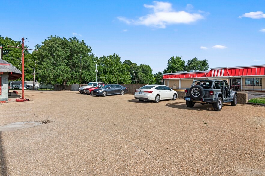 More Photos Of 1834 NW Topeka Blvd, Topeka General Retail For Sale