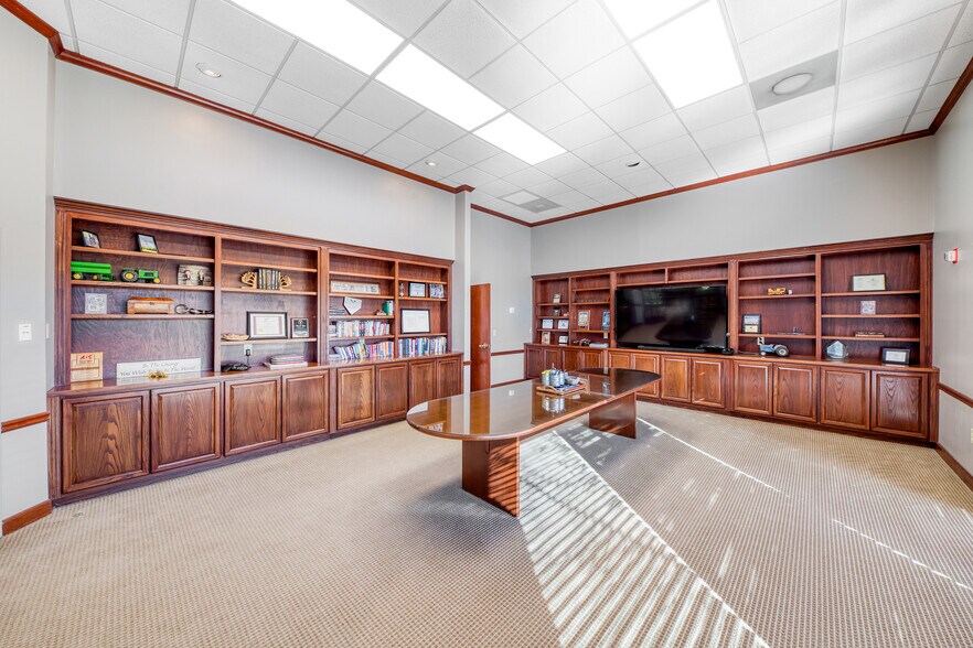 More Photos Of 220 Curie Dr, Alpharetta Warehouse For Sale