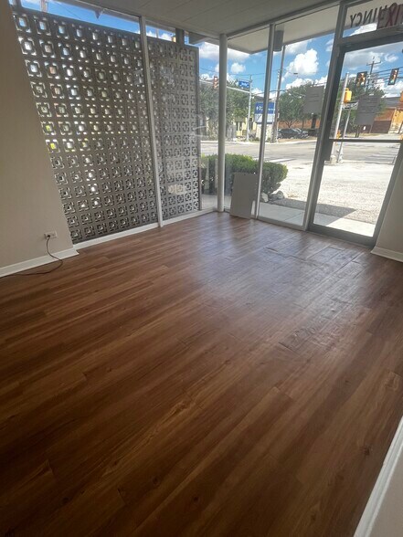 More Photos Of 523 E Quincy St, San Antonio Medical For Lease