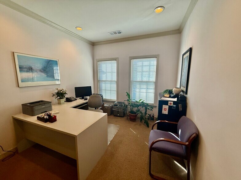 More Photos Of 25 Lenox Pt NE, Atlanta Office For Sale