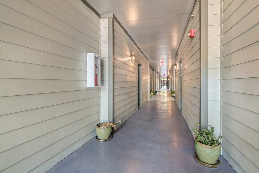 More Photos Of 404 Industrial St, Denton Apartments For Sale