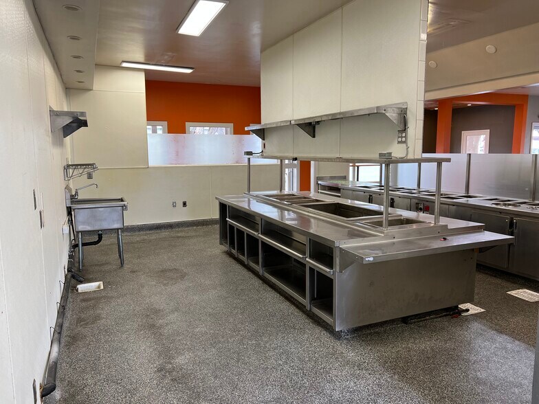 More Photos Of 900 Embarcadero del Mar, Goleta Restaurant For Lease