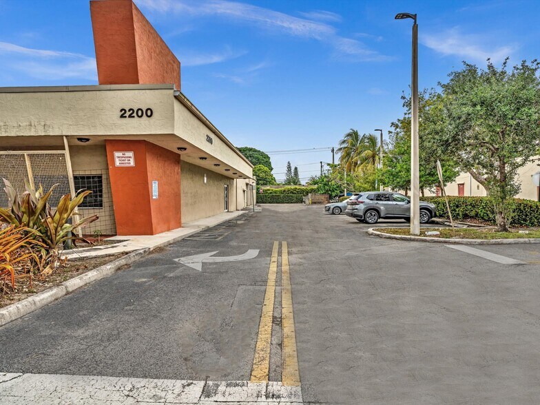 More Photos Of 2200 N University Dr, Sunrise Warehouse For Lease