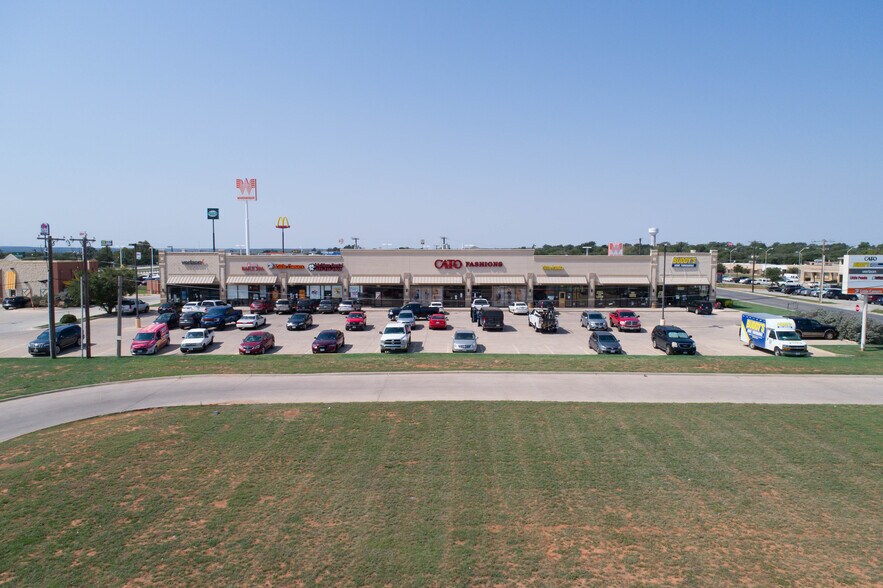 More Photos Of 309 NE Georgia Ave, Sweetwater Storefront Retail Office For Lease