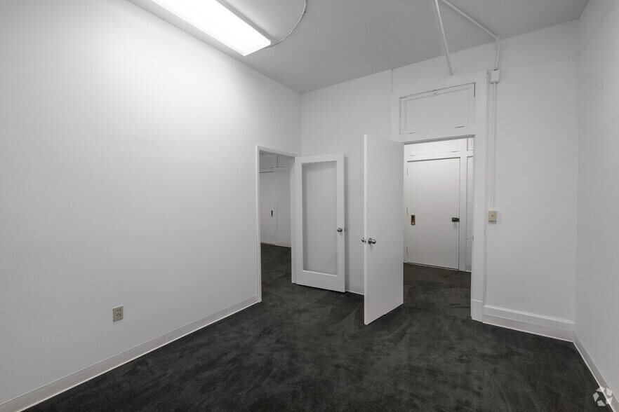 More Photos Of 25 SE 2nd Ave, Miami Office For Lease