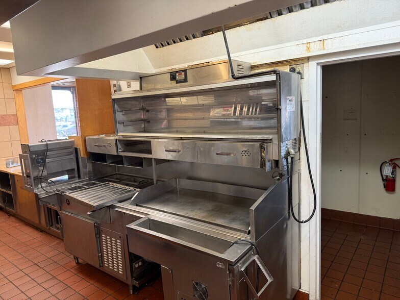 More Photos Of 5560 W Central Ave, Toledo Fast Food For Sale