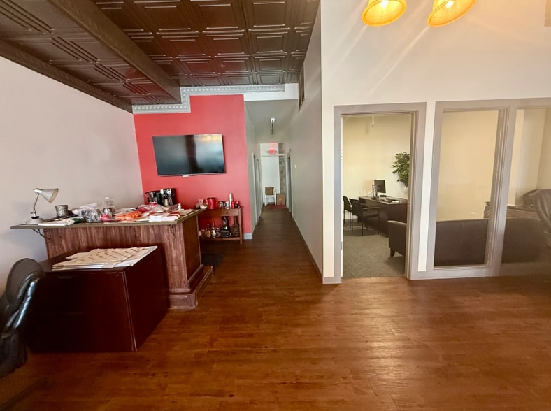 More Photos Of 125 N Main St, Crown Point Loft Creative Space For Lease