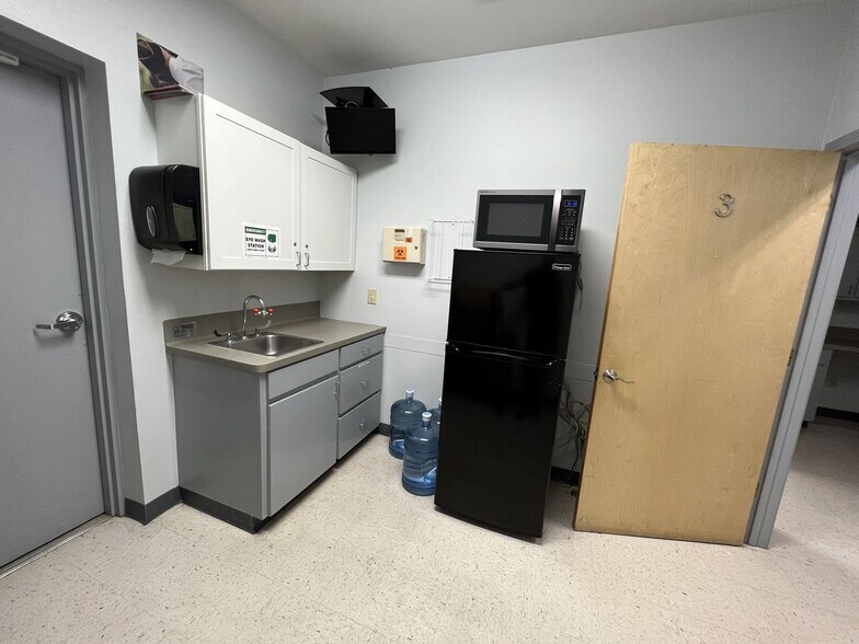 More Photos Of 19115 Florida Blvd, Albany General Retail For Sale