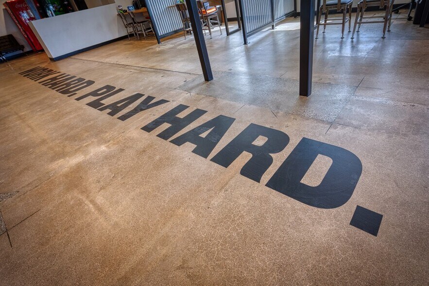 More Photos Of 3120 E Bell Rd, Phoenix Auto Dealership For Sale