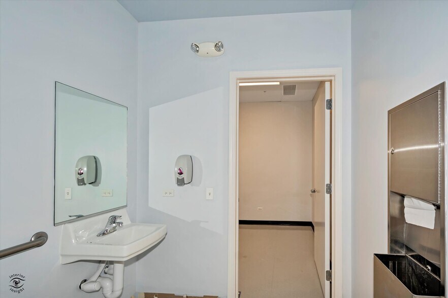 More Photos Of 912 Northwest Hwy, Fox River Grove Medical For Lease