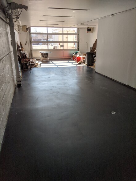 More Photos Of 6575-6577 N Avondale Ave, Chicago Service For Lease