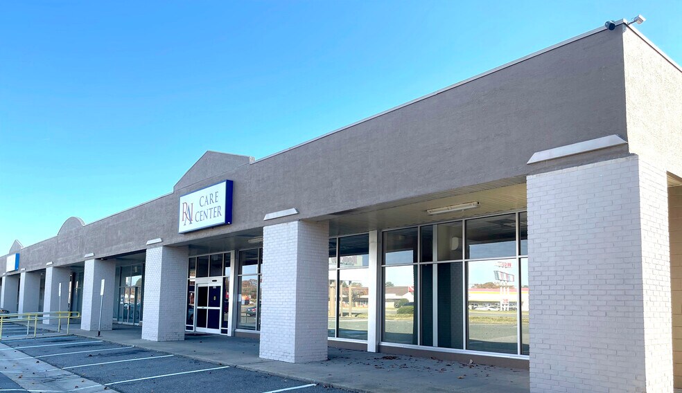 More Photos Of 3301-3319 W Mercury Blvd, Hampton Unknown For Lease