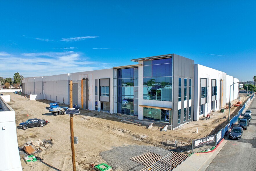 More Photos Of 5235 E Hunter Ave, Anaheim Distribution For Lease