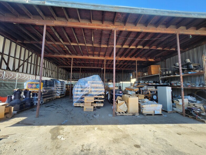 More Photos Of 1370 Pioneer Way, El Cajon Warehouse For Lease