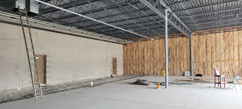 More Photos Of 100 Stadium Dr, Defiance Storefront For Lease