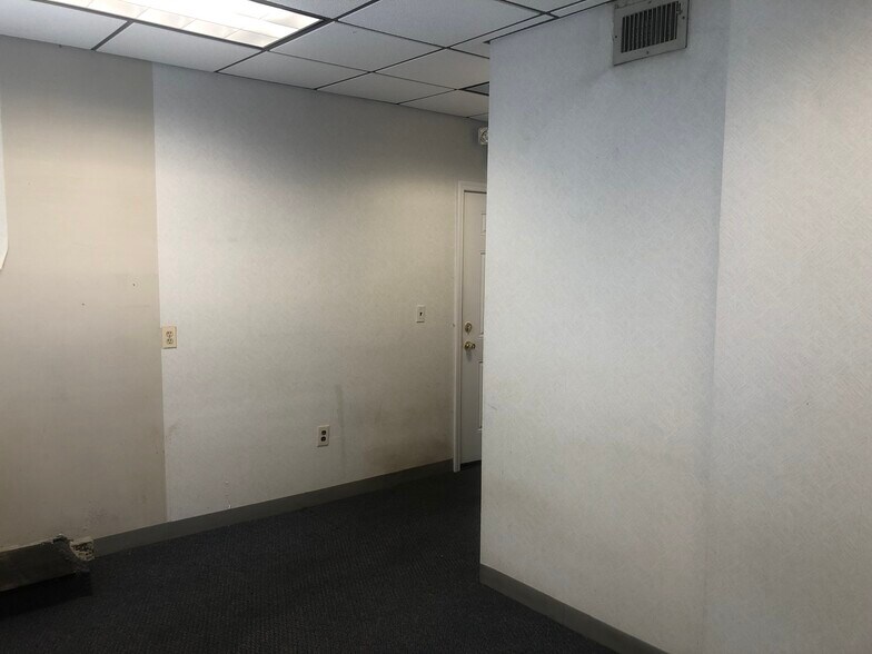 More Photos Of 48 Essex St, Millburn Medical For Lease