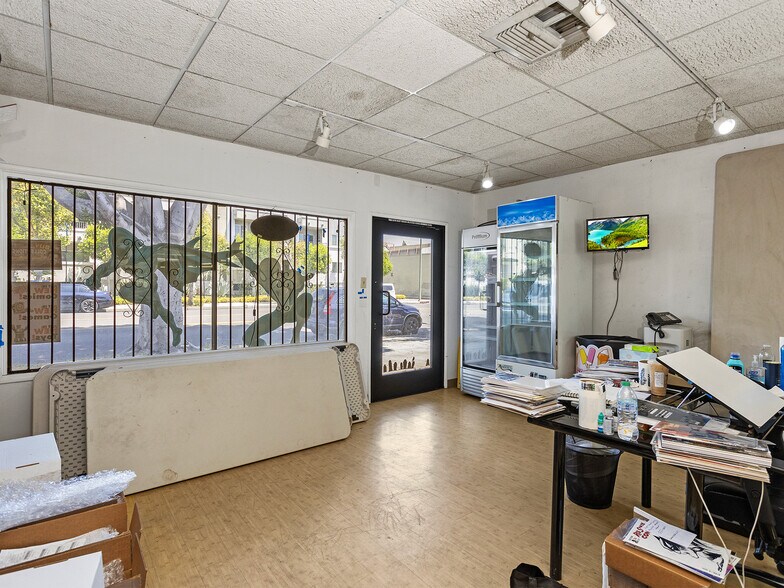 More Photos Of 4708-4710 W Magnolia Blvd., Burbank General Retail For Sale