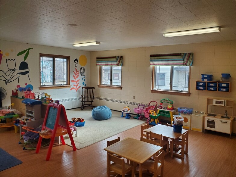 More Photos Of 4201 W 50th St, Edina Specialty For Sale