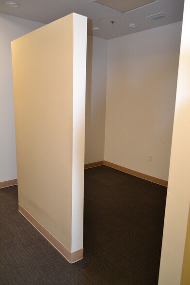 More Photos Of 17966 N Tamiami Trl, North Fort Myers Storefront Retail Office For Lease