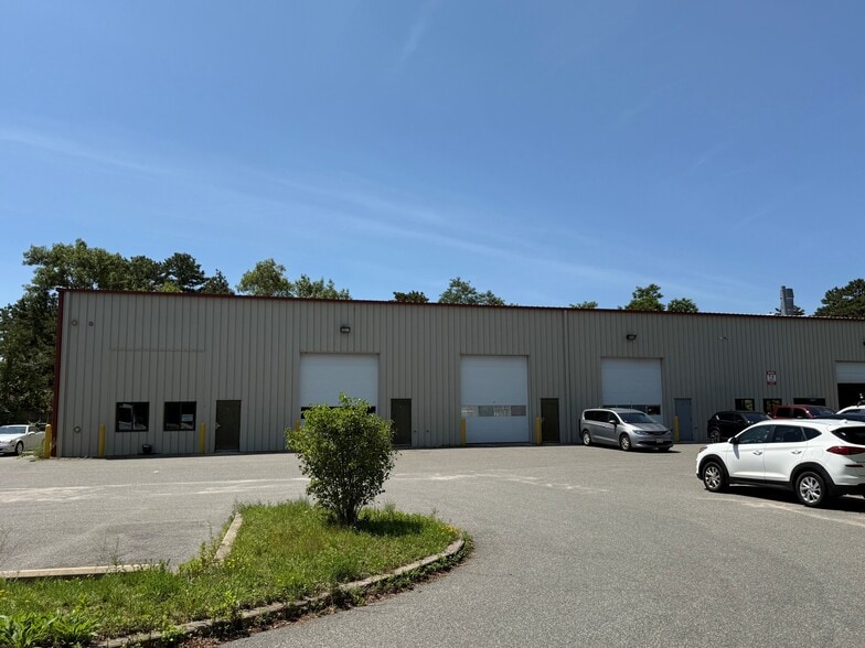 More Photos Of 4 Crane Cir, Cataumet Warehouse For Sale