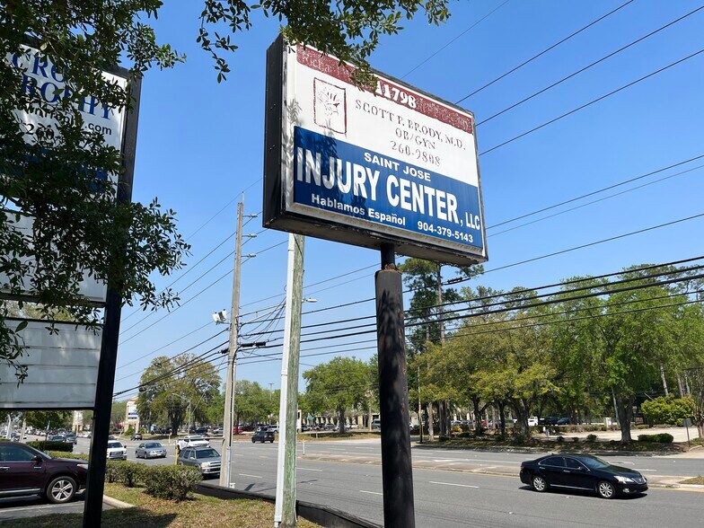 More Photos Of 11808 San Jose Blvd, Jacksonville Medical For Lease