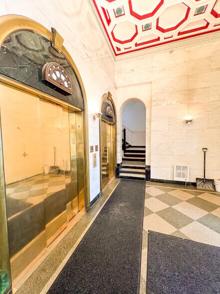 More Photos Of 108-122 W Jefferson St, Syracuse Office Residential For Lease