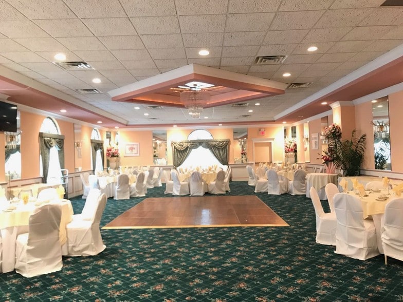 More Photos Of 160 Lincoln Ave, Hawthorne General Retail For Sale