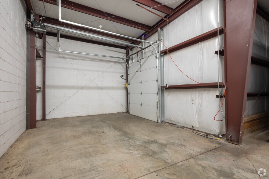 More Photos Of 2015 E Olive St, Decatur Refrigeration Cold Storage For Lease
