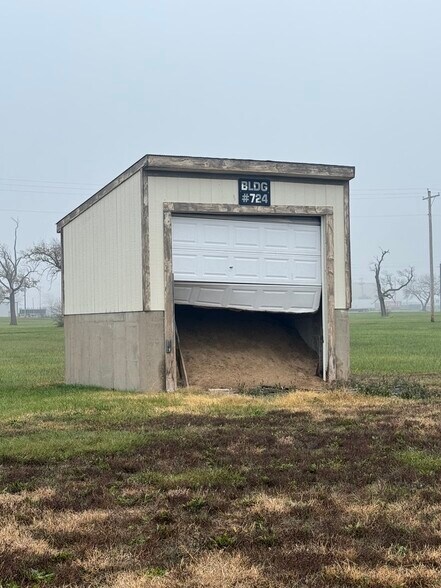 More Photos Of 6810 SE Dwight St, Topeka Industrial For Sale