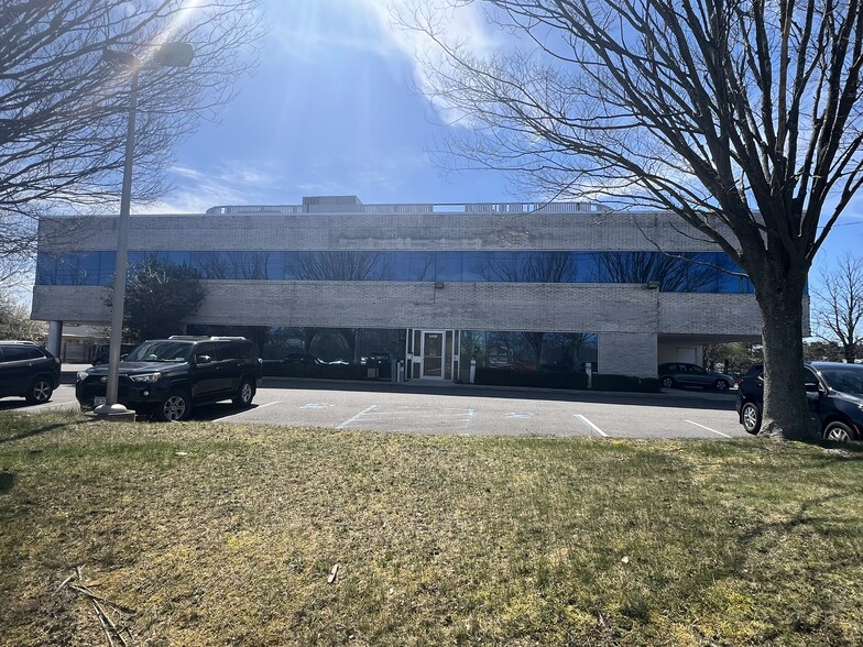 More Photos Of 4400 Veterans Memorial Hwy, Holbrook Office For Sale