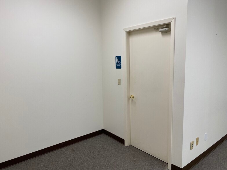 More Photos Of 4111 Fairmont Pky, Pasadena Unknown For Lease