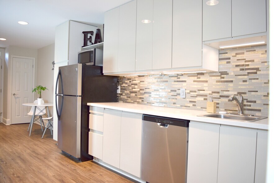 More Photos Of 123 N Henry St, Alexandria Office For Lease