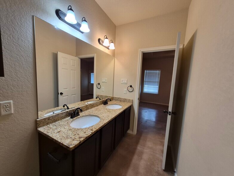 More Photos Of 698 Saengerhalle Rd, New Braunfels Apartments For Sale