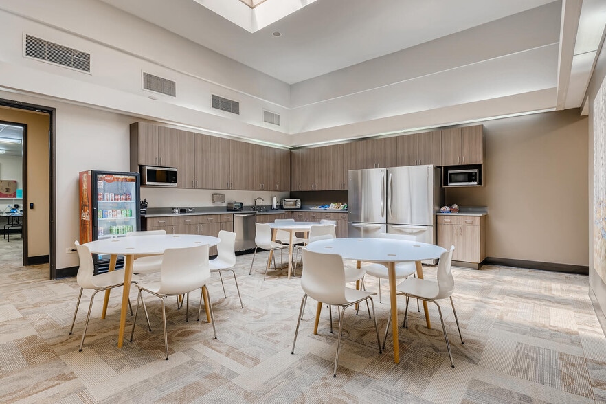 More Photos Of 7070 S Tucson Way, Englewood Flex For Lease