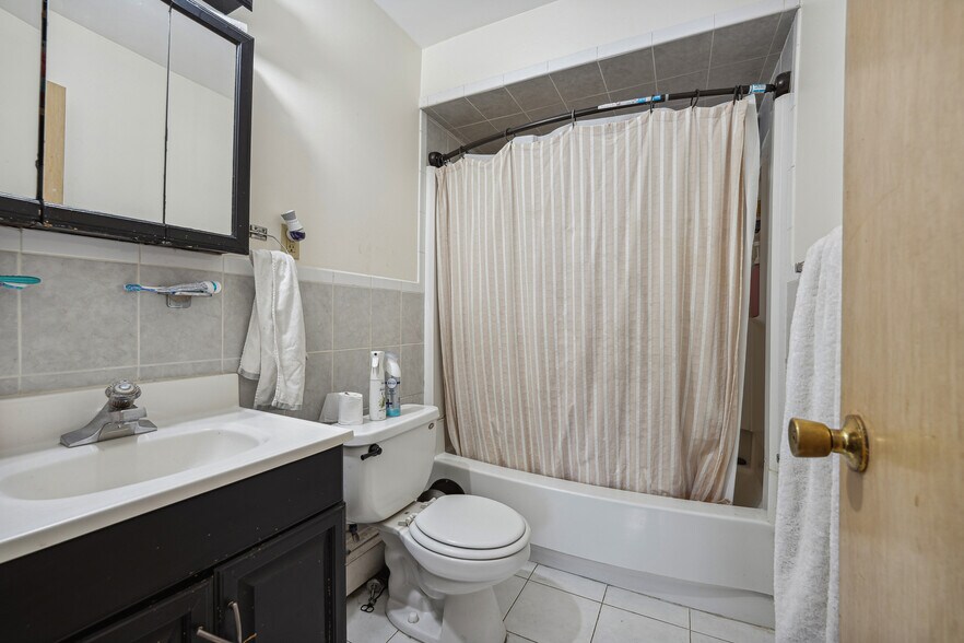 More Photos Of 147 Chestnut St, Roselle Park Storefront Retail Residential For Sale