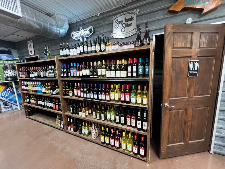 More Photos Of 1061 Cypress St, Roscoe Storefront For Sale