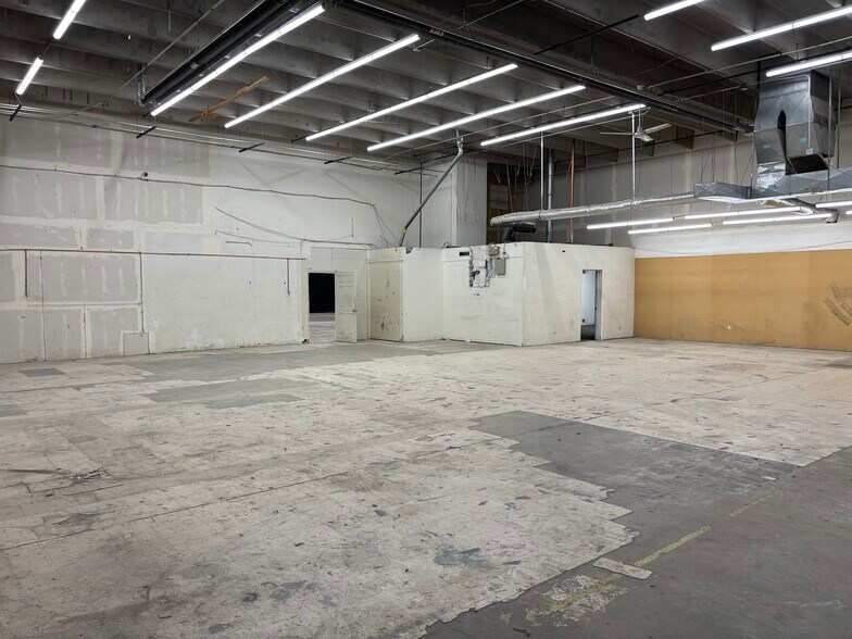 More Photos Of 3000-3066 S Platte River Dr, Englewood Warehouse For Lease