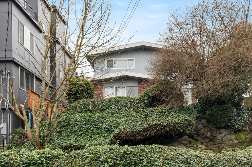 More Photos Of 633 W Emerson St, Seattle Multifamily For Sale