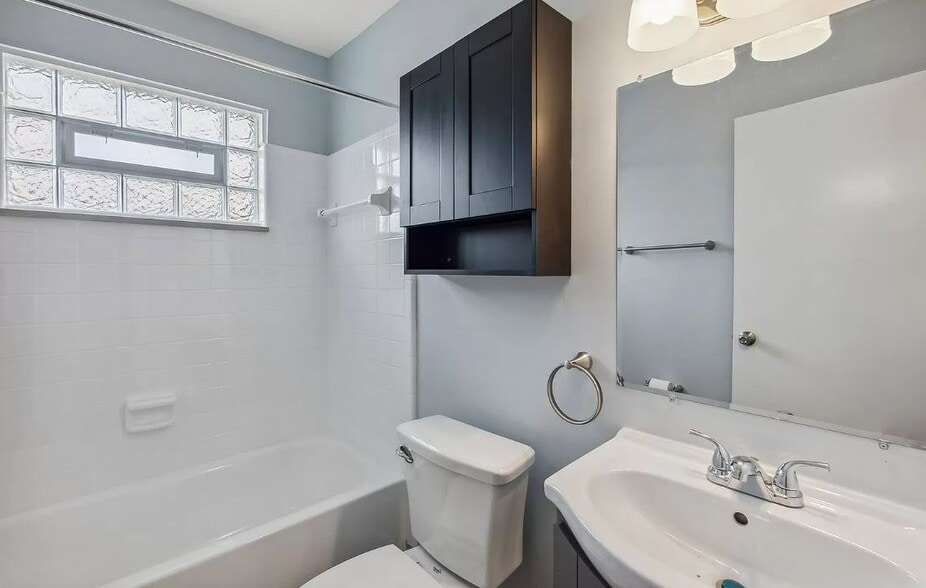 More Photos Of 4221 N Grand River Ave, Lansing Apartments For Sale