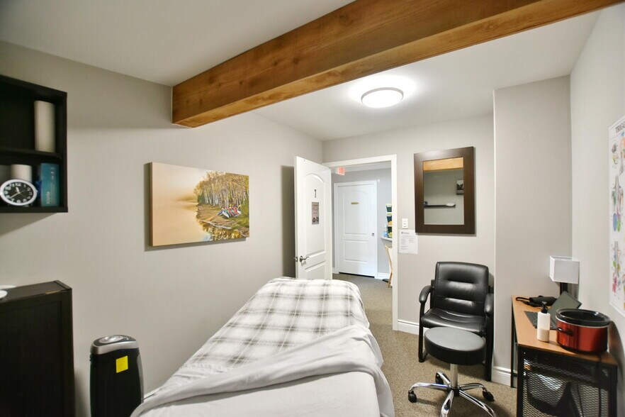 More Photos Of 1535 Mosley St, Wasaga Beach Storefront Retail Office For Sale