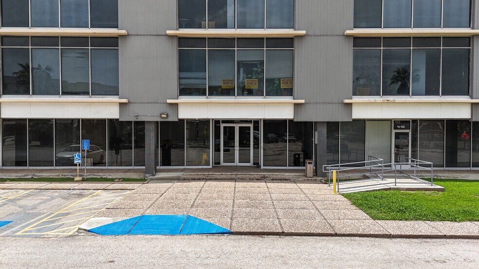 More Photos Of 6420 Hillcroft Ave, Houston Office Residential For Sale