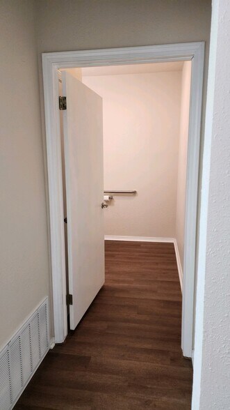 More Photos Of 214 N Oklahoma Ave, Shawnee Medical For Lease