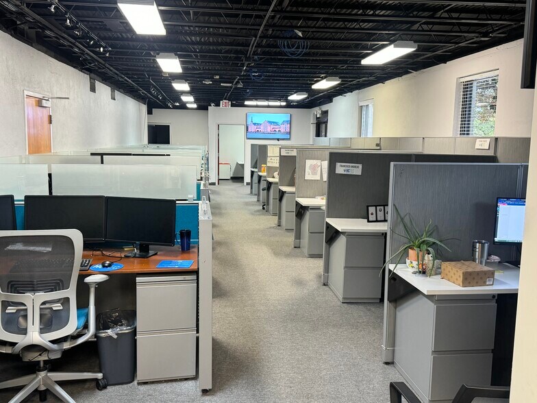 More Photos Of 201 N Broad St, Winston-Salem Office For Lease